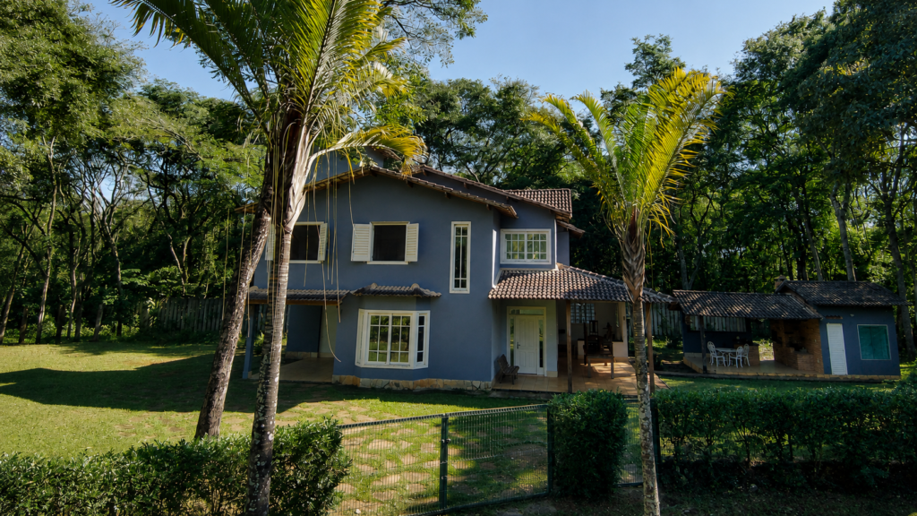 Casa com 4 quartos, gourmet, sauna, terreno plano e vista